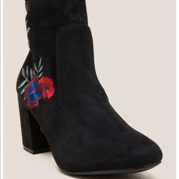 Francesca's Collections Shoes - Francesca’s embroidery booties size 7M